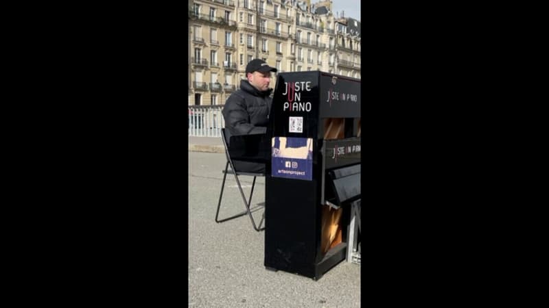 A Paris, Artson joue du piano de manière sauvage dans les rues de la capitale