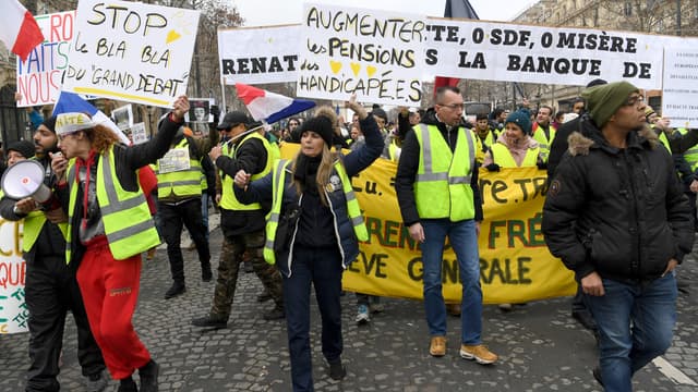 Des gilets jaunes manifestant à Paris le 26 janvier 2019.