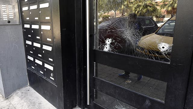 Impacts de balles sur un immeuble du quartier de Lemasson, à Montpellier, où deux jeunes hommes ont été abattus samedi 23 août.