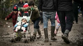 Plusieurs centaines d'enfants vivent seuls dans la "jungle" de Calais.