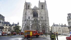 Intervention des pompiers le 18 juillet 2020 dans la cathédrale de Nantes pour circonscrire un incendie