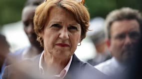 La ministre française de l'Agriculture, Annie Genevard, en visite dans un élevage de canards du Gers, le 5 juin 2025 (photo d'illustration). 