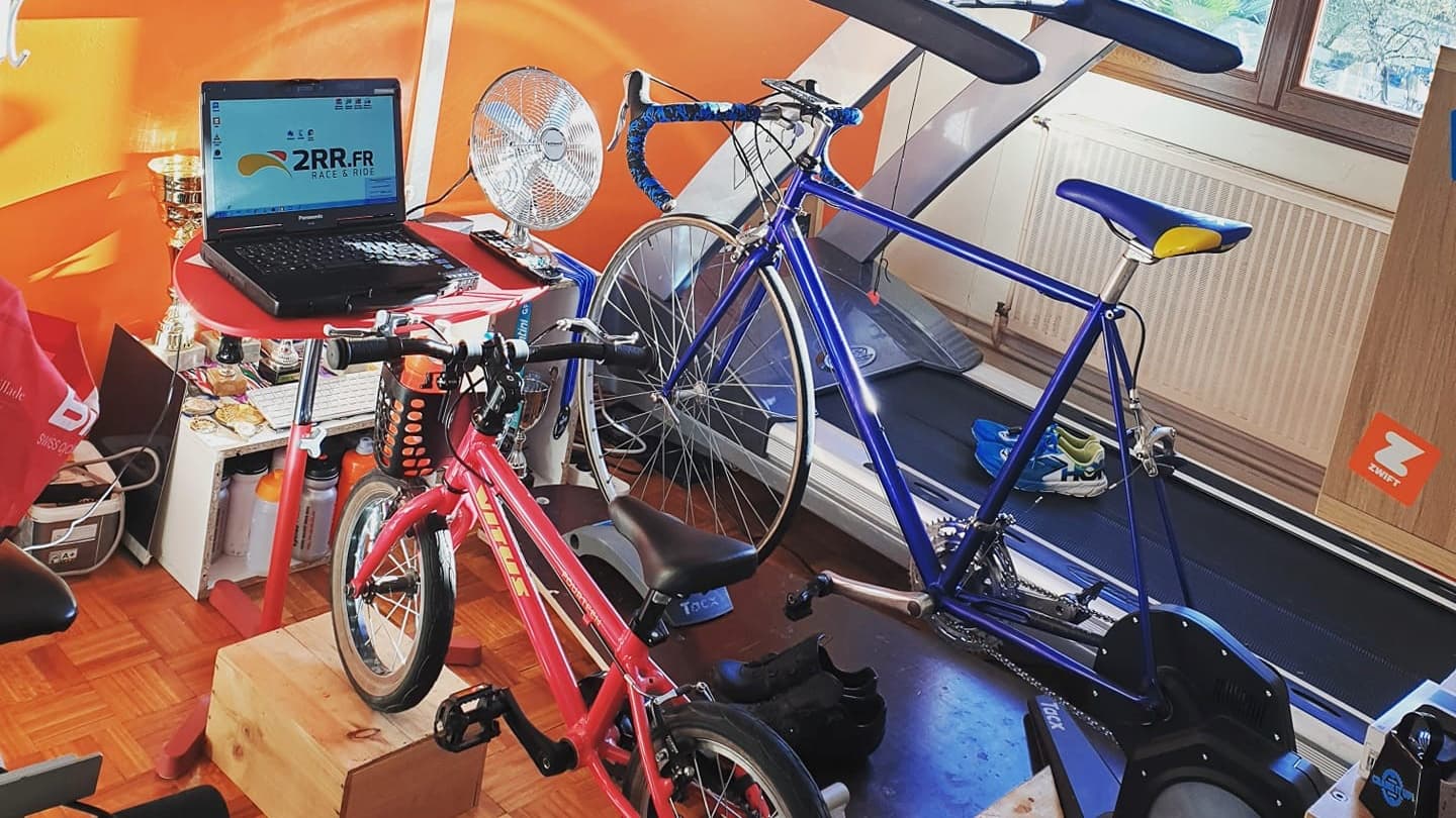 Jean-Baptiste Messant a installé une salle de cyclisme familiale dans son appartement Jean-Baptiste Messant a installé une salle de cyclisme familiale dans son appartement
