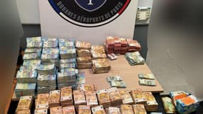 Deux passagers en partance pour la Turquie ont été trouvés, ce dimanche 18 aaût, en possession de 2,4 millions d’euros  en liquide dans leurs bagages par les agents des douanes.
