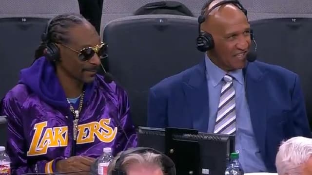 Snoop Dog aux commentaires lors de la victoire des Lakers