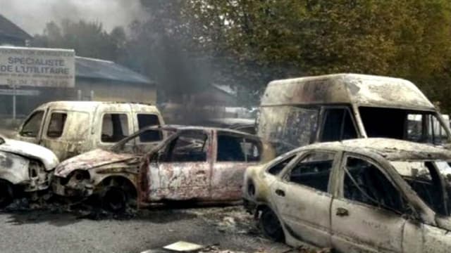 Des véhicules incendiés à Moirans, mardi.