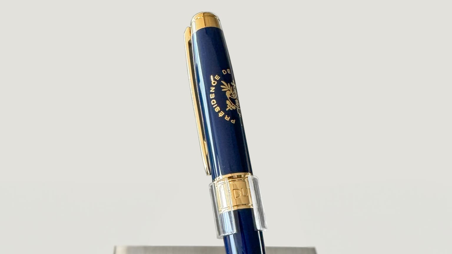 L'édition limitée de stylo Roller Eternity Medium S.T. Dupont pour l’Élysée