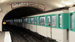 Métro sur la ligne 12 à Paris