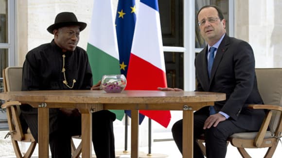 François Hollande a reçu Goodluck Jonathan, le président nigérian, samedi 17 mai, pour parler de Boko Haram.