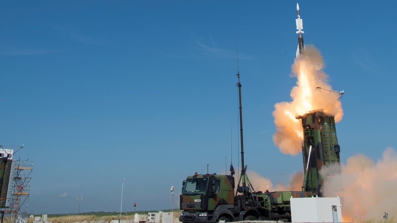 Le système sol-air moyenne portée MAMBA assure une bulle de protection au profit des forces qui opèrent dans la zone de couverture Le système sol-air moyenne portée MAMBA assure une bulle de protection au profit des forces qui opèrent dans la zone de couverture