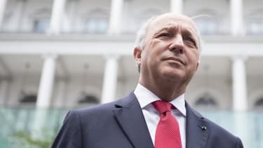 Laurent Fabius dénonce le "lot de mensonges" de Donald Trump après l'annonce de sa décision de sortir de l'accord de Paris sur le climat.