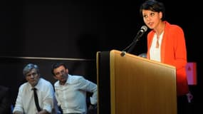 La ministre de l'Education nationale Najat Vallaud-Belkacem prononce un disocurs en présence de Manuel Valls et de Stéphane Le Foll, le 12 mai 2015 à Cenon