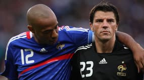 Thierry Henry et Grégory Coupet avec l'équipe de France en mai 2008