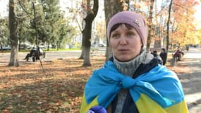 Une femme ukrainienne résidente de Kherson, dans l'est de l'Ukraine