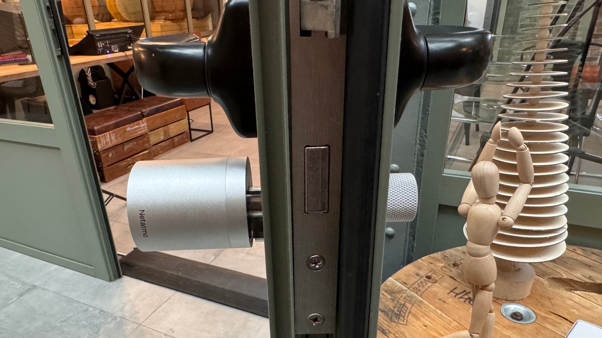La Serrure Intelligente de Netatmo s'installe en remplaçant son cylindre habituel