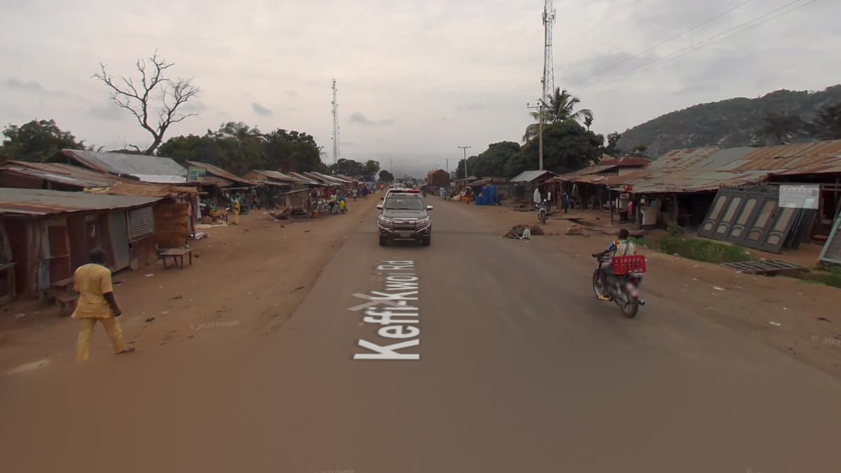Au Nigeria, une voiture de police suit la voiture Google