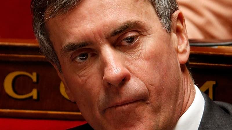 Jérôme Cahuzac passe la main mercredi à Bernard Cazeneuve au ministère du Budget après avoir présenté sa démission la veille suite à l'annonce de l'ouverture d'une information judiciaire, notamment sur l'éventuelle détention illégale d'un compte bancaire