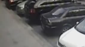 Il faudra plus de 20 tentatives à ce propriétaire d'une Toyota pour sortir de son emplacement