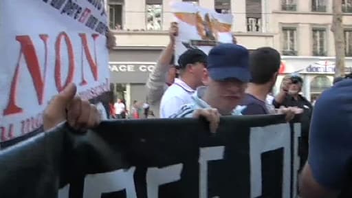 Des groupuscules violents se mêlent désormais aux manifestants anti mariage homo de la Manif pour tous.