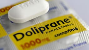 Un comprimé de Doliprane 1000 mg photographié à Quimper, le 16 octobre 2024
