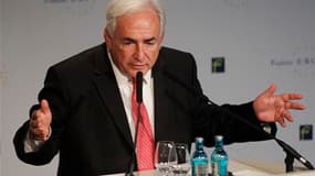 Dominique Strauss-Kahn est "peut-être le plus capable" des socialistes français mais il "manque du feu sacré", jugeait en 2006 la diplomatie américaine, selon des documents diffusés par le site internet WikiLeaks. /Photo prise le 19 novembre 2010/REUTERS/
