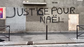 Un tag "Justice pour (Nahel") inscrit dans une rue de Paris, le 29 juin 2023, au surlendemain de la mort de l'adolescent, tué par un tir de la police à Nanterre.