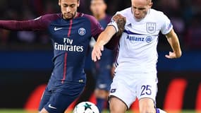 Trebel à la lutte avec Neymar en Ligue des champions