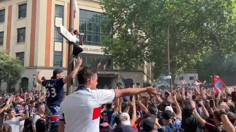 L'ambiance aux abords du Parc des Princes avant la finale de la Ligue des champions, le 31 mai 2025.