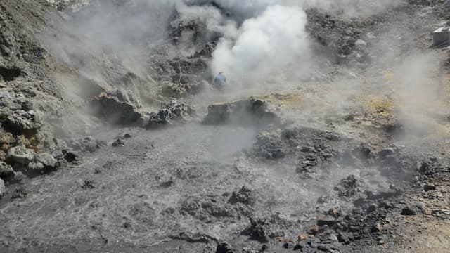 Des fumerolles dans les Campi Flegrei en 2013.