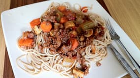 Un assiette de spaghettis