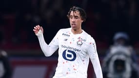 Le défenseur lillois Leny Yoro face au PSG