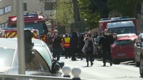 Photo devant le commissariat de Rambouillet après l'attaque, le 23 avril 2021