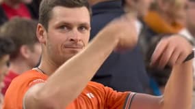 Le Polonais Hubert Hurkacz demande le changement de l’arbitre de chaise lors de sa défaite en 8es de finale de Roland-Garros face au Bulgare Grigor Dimitrov, le 2 mai 2024