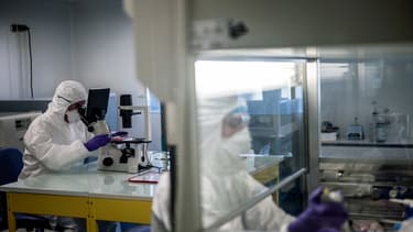 Des scientifiques dans un laboratoire lyonnais, le 5 février 2020.