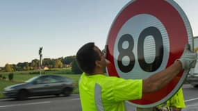 Si elle ne fonctionne pas d'ici 2 ans, la baisse de la vitesse à 80km/h pourra être abandonnée, a expliqué ce jeudi Emmanuel Macron.