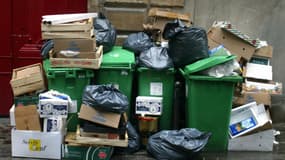 Les déchets ne sont ramassés que partiellement dans certains quartiers de Paris depuis lundi.