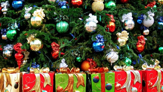 En moyenne, les Français ont prévu de consacrer 342 euros à leurs achats de cadeaux pour Noël.