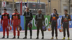 De gauche à droite : Leclerc, Sainz, Russel, Hamilton, Verstappen et Perez 