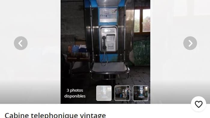 Une ancienne cabine téléphonique. Une ancienne cabine téléphonique.