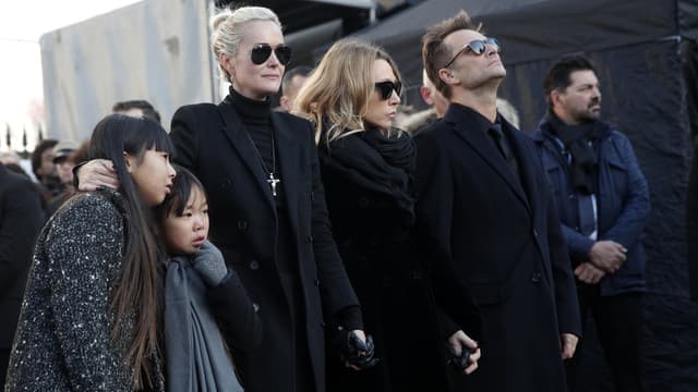 Laeticia Hallyday, Laura Smet, et David Hallyday, lors des obsèques du chanteur, le 9 décembre, à Paris.