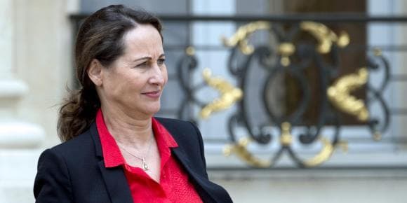 Ségolène Royal voulait que ce projet de loi sur la transition énergétique soit adopté avant la fin de l'année. Ségolène Royal voulait que ce projet de loi sur la transition énergétique soit adopté avant la fin de l'année.