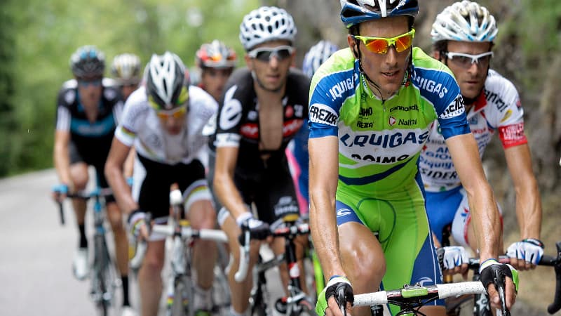Devant la meute, Ivan Basso contrôle... avant de lâcher un à un ses adversaires.
