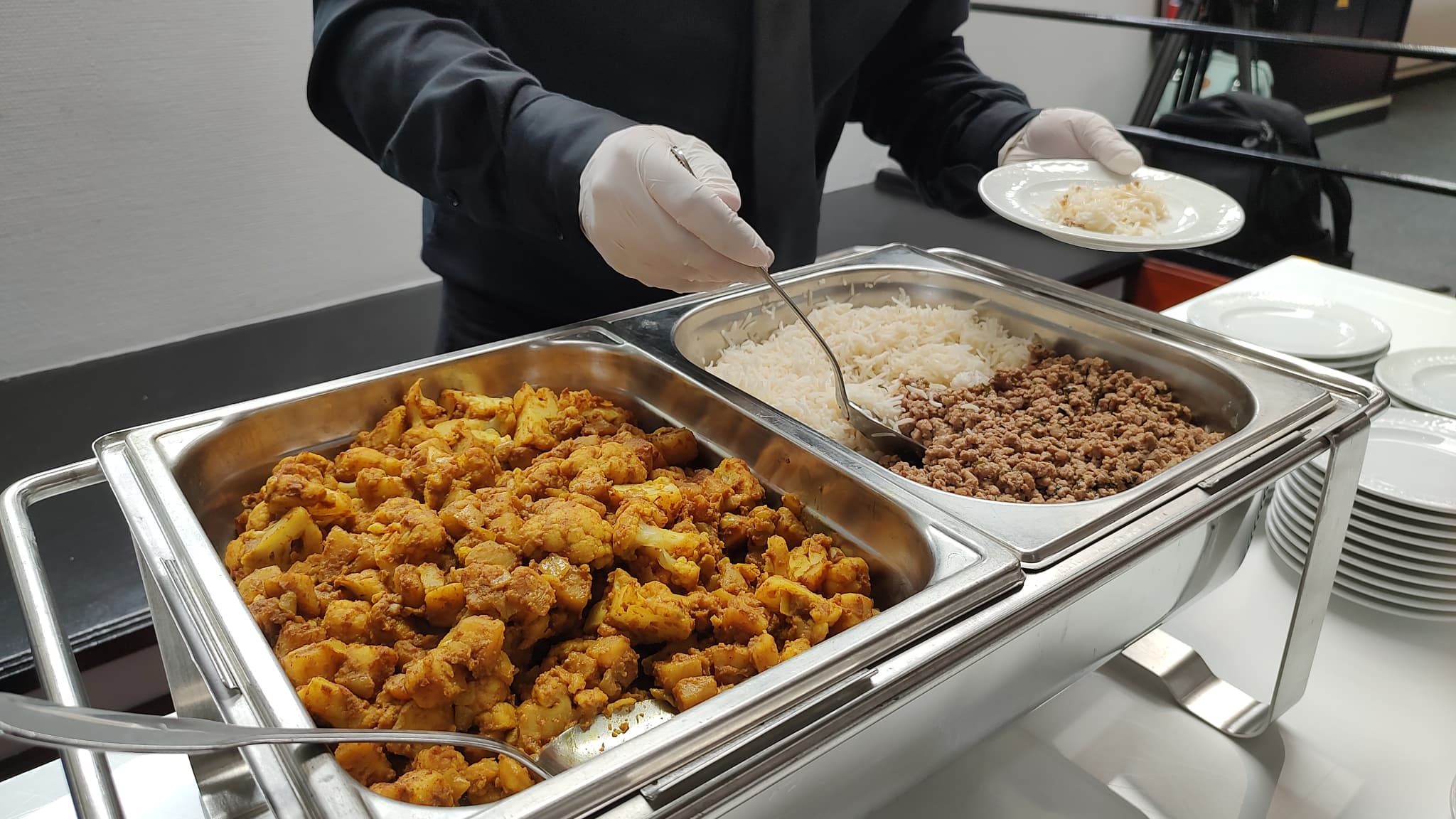 "Porc haché au basilic thaï" et "choux-fleurs et pommes de terre au curcuma", deux plats qui seront servis par Sodexo dans le village olympique.