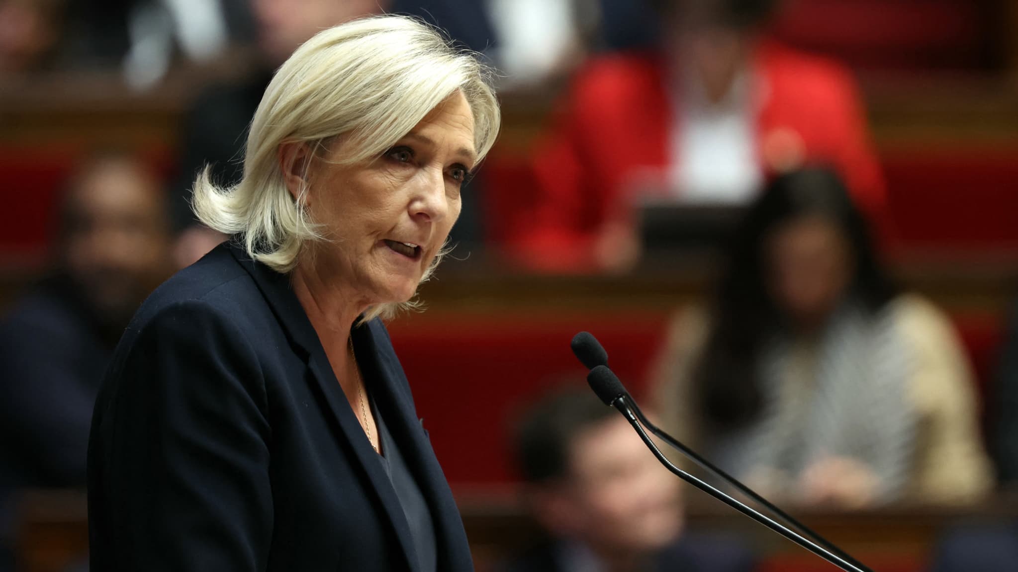 Marine Le Pen lors d'un débat à l'Assemblée nationale le 4 décembre 2024 à Paris
