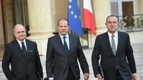 Jean-Christophe Cambadelis entre le député Bruno Le Roux et le sénateur Didier Guillaume le 15 novembre 2015 à l'Elysée à Paris