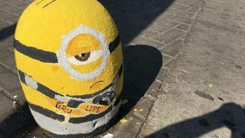 A Cordoba, en Argentine, des bornes anti-stationnement sont customisées en Minions, les personnages du film d'animation Moi, moche et méchant.