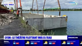 Lyon: la coque en béton du théâtre flottant mise à l'eau