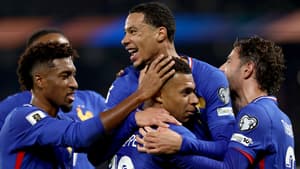 Kylian Mbappé buteur et félicité par Kingsley Coman, Hugo Ekitike et Théo Hernandez, 10 octobre 2025