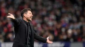 L'entraîneur argentin de l'Atlético Madrid, Diego Simeone, lors de la défaite, 2-1 à domicile face à Majorque, comptant pour la 16e journée de Liga, le 4 décembre 2021 au Wanda Metropolitano Stadium