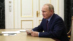 Le président russe Vladimir Poutine préside une réunion sur les questions économiques en visioconférence au Kremlin à Moscou, le 12 septembre 2022.